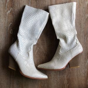 White heel cowboy boots🤍